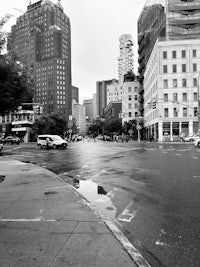 a black and white photo of a city street